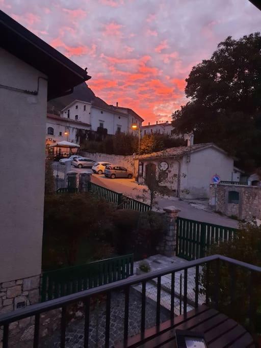 Villa A Due Passi Dai Lupi Civitella Alfedena Exterior foto
