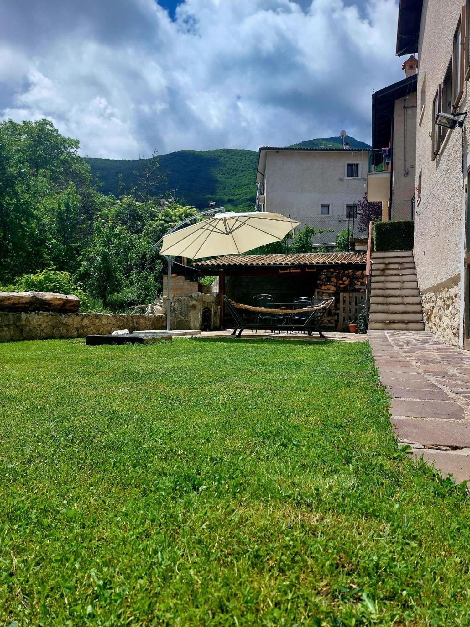 Villa A Due Passi Dai Lupi Civitella Alfedena Exterior foto