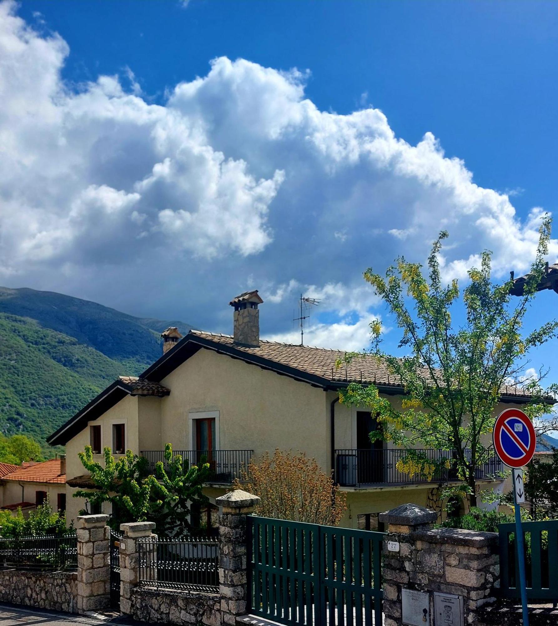 Villa A Due Passi Dai Lupi Civitella Alfedena Exterior foto