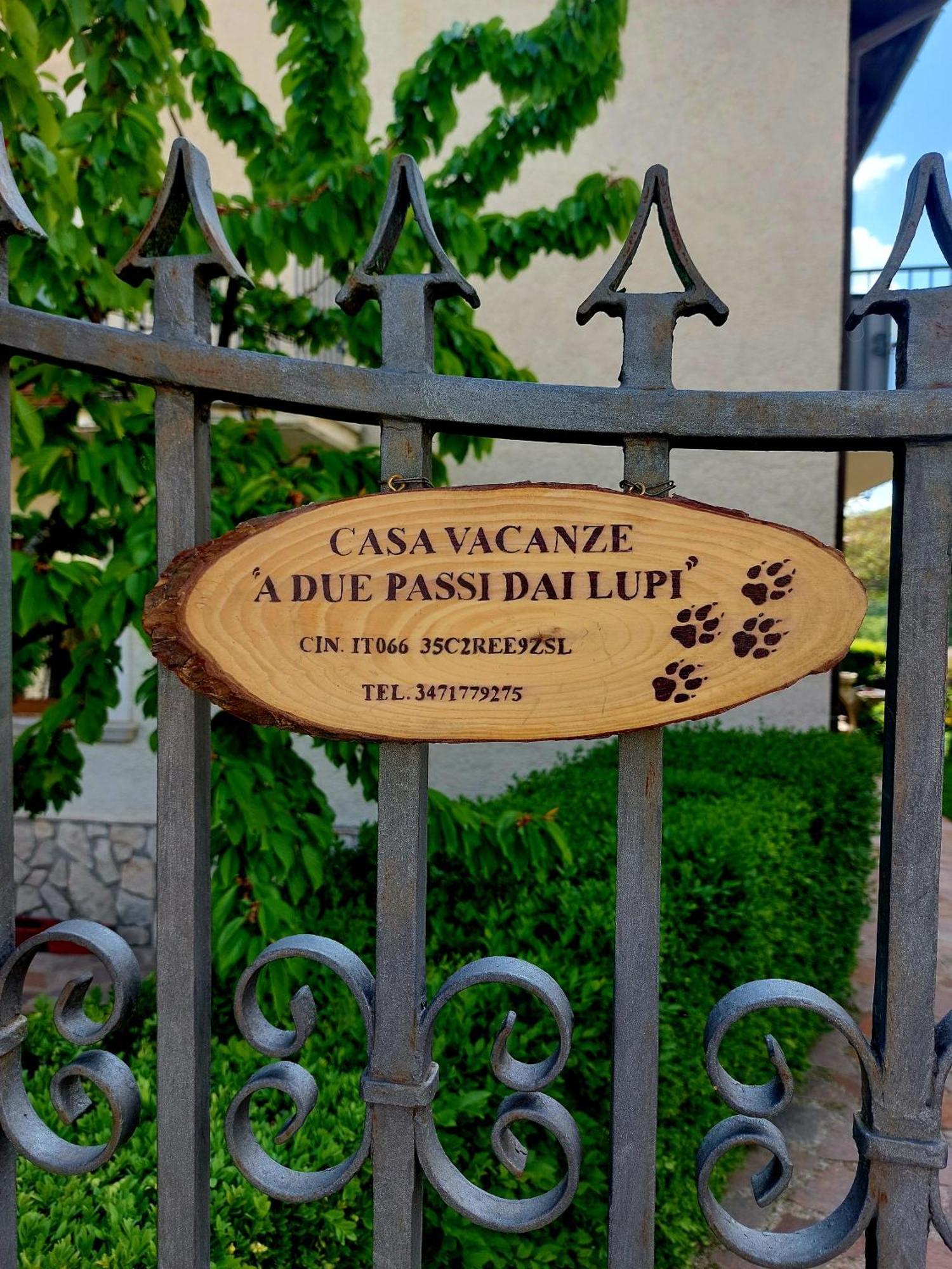 Villa A Due Passi Dai Lupi Civitella Alfedena Exterior foto